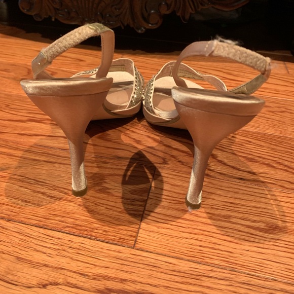 Gold heels - Picture 4 of 4